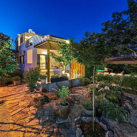 Amazing Apartment In Jadrija With Wifi *