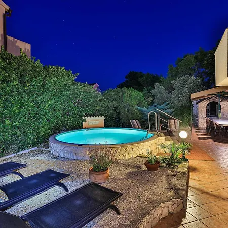 Amazing Apartment In Jadrija With Wifi Holiday home
